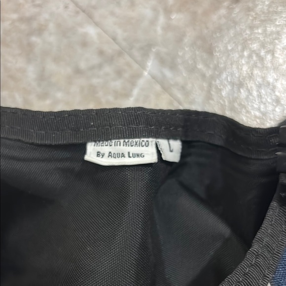 Men's Blue and Black Bag - Picture 4 of 4